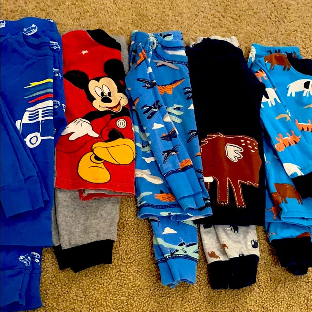 Bundle of 5 Toddler Boy Pajamas long sleeves 2T